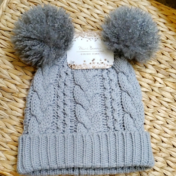 🤗 Kids Double Pom Beanie - Picture 1 of 6
